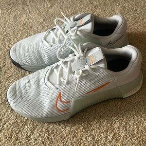 Metcon 9’s, white and Orange worn once